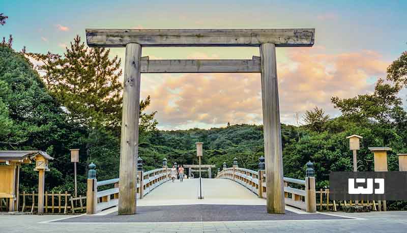 دروازه های معابد شینتو از چوب ساخته شده اند