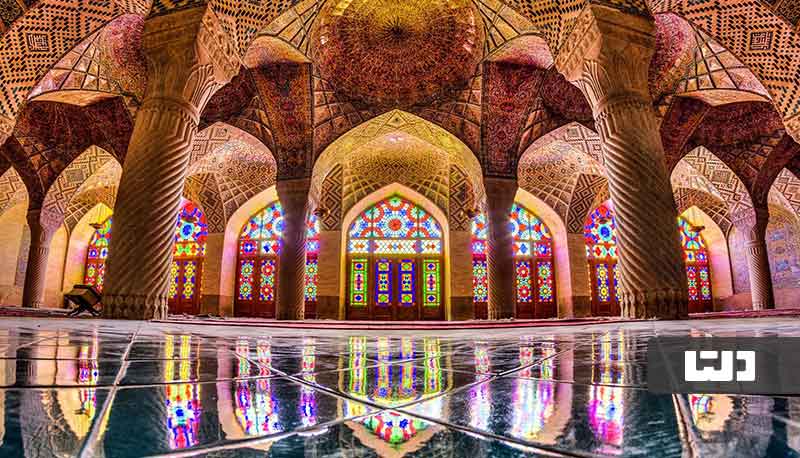 مسجد نصیرالملک به مسجد صورتی ایران شهرت دارد