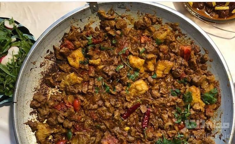ساج کباب، غذای محلی آذریایجان شرقی و غربی است که با نام ساج قورما نیز شناخته می‌شود.