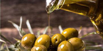 2 تا 3 قاشق در روز می توانید از روغن زیتون استفاده کنید.