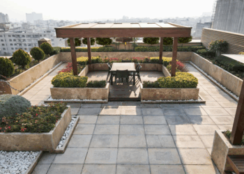 آیا می‌دانید مالک پشت‌بام کیست؟