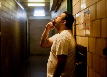 سیگار کشیدن در آپارتمان