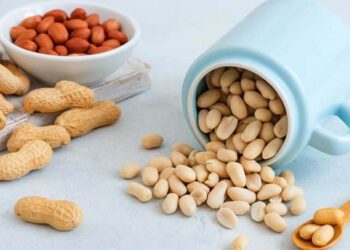 فواید بادام زمینی برای زنان چیست؟