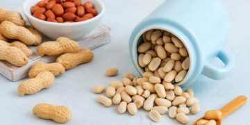 فواید بادام زمینی برای زنان چیست؟