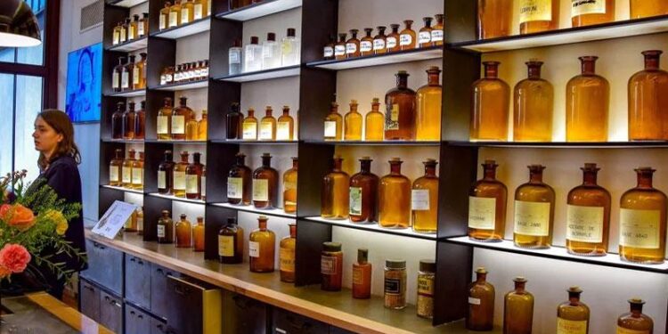 عطر اورجینال از کجا بخریم؟ (بهترین فروشگاه های خرید عطر آنلاین)