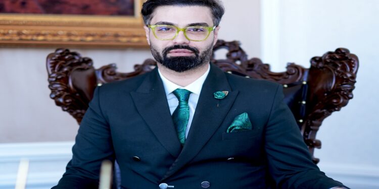 دکتر میثم شکری ‌ساز – کارآفرینی که جامعه را هم می‌سازد