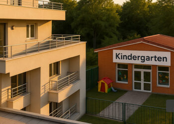 بازدید ملک از پشت بام