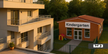 بازدید ملک از پشت بام