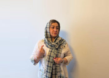 آشنایی با خانم پری صنم اسدی مدیریت فروشگاه 20 تک