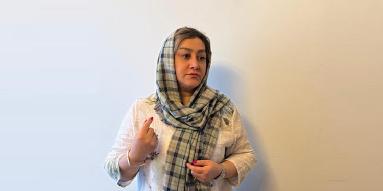 آشنایی با خانم پری صنم اسدی مدیریت فروشگاه 20 تک