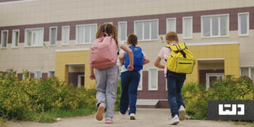 مدرسه نزدیک خانه