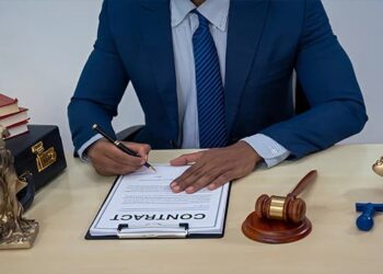 چطور بفهمیم وکیل انتخابی ما متخصص است؟ 7 سوالی که حتما باید بپرسید!