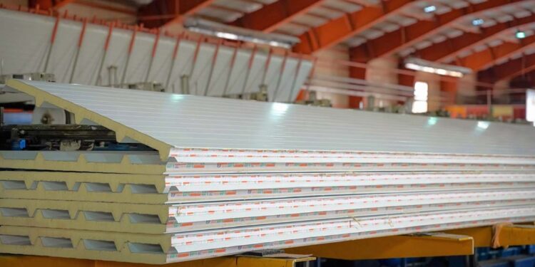 بهترین برند ساندویچ پانل در ایران: راهنمای انتخاب از میان 3 غول صنعتی