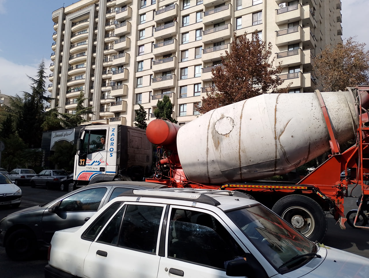 کامیون میکسر یا میکسر تراک