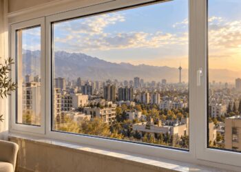 پنجره UPVC آپارتمان با چشم‌انداز شهر تهران و برج میلاد